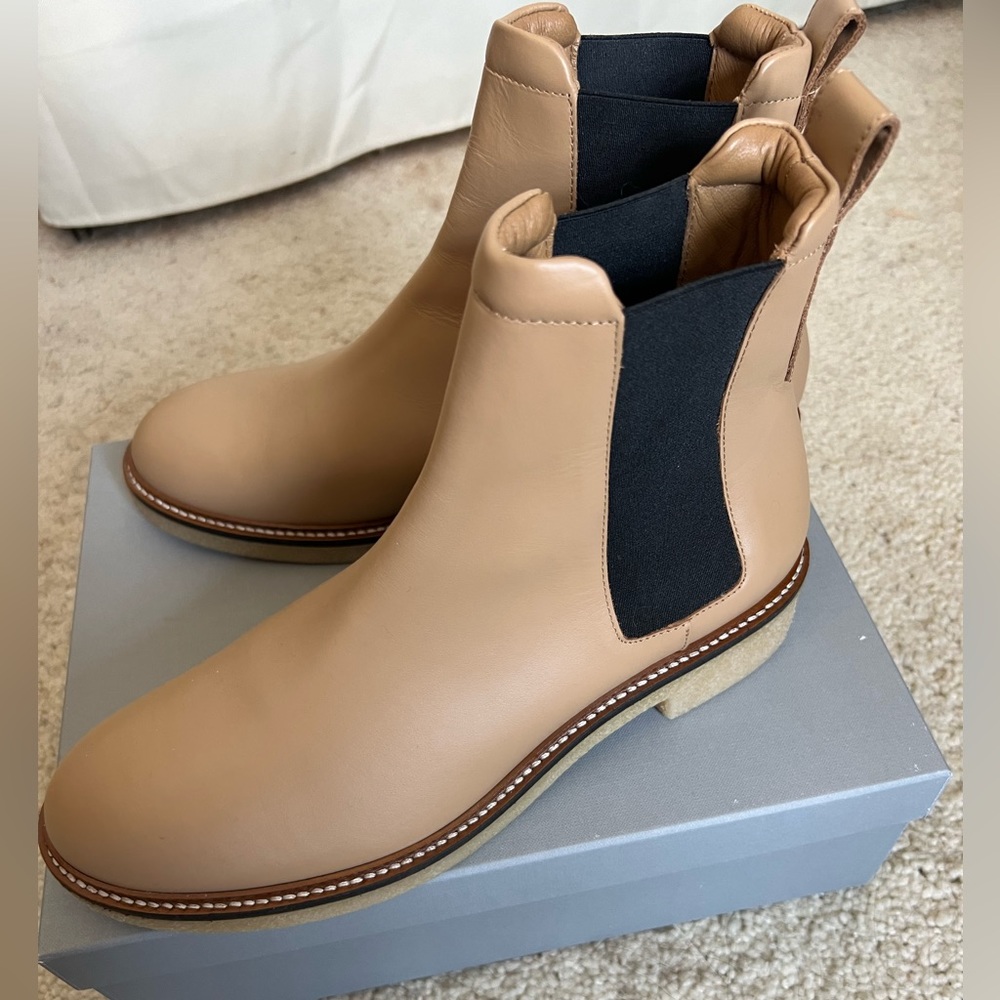 Everlane chelsea boots light tan size 10.5